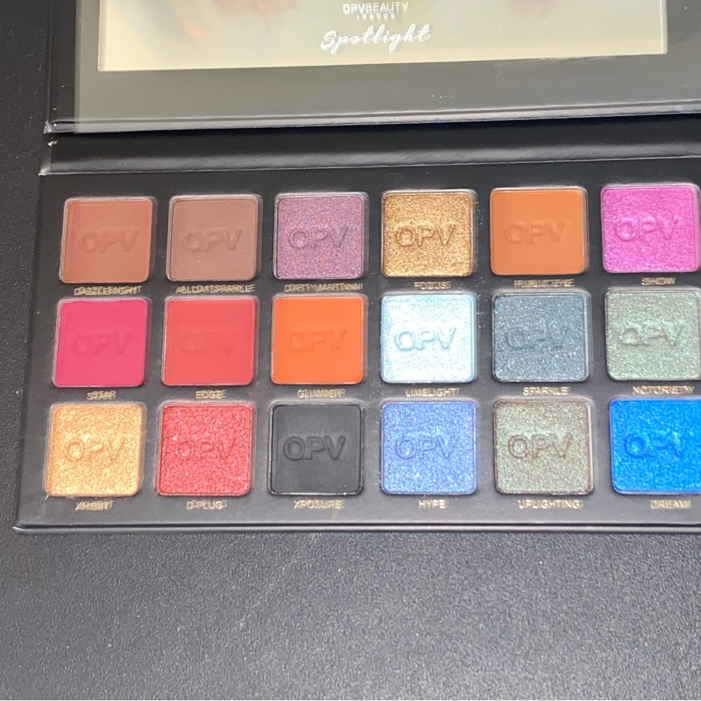 Spotlight Eyeshadow Palette - Vibrant Multicolor